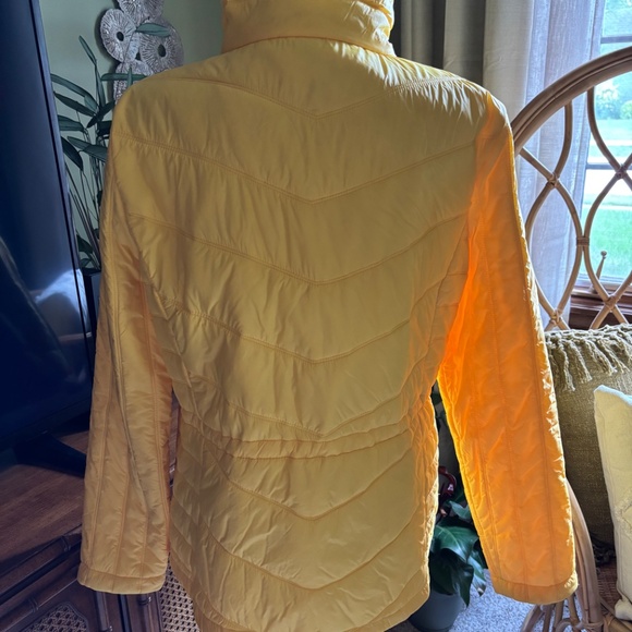 Guess Brand Lightweight Jacket Size XLG - Picture 2 of 8